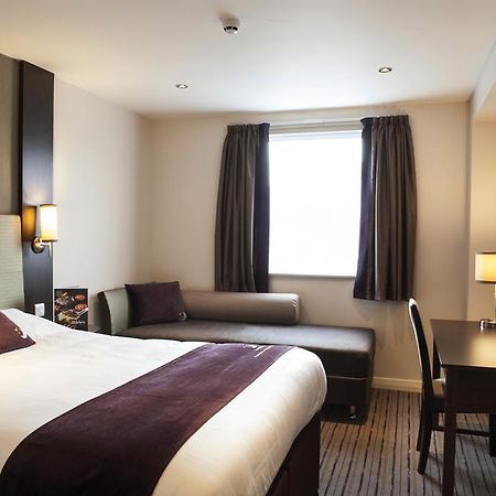 Premier Inn ทริง ภายนอก รูปภาพ