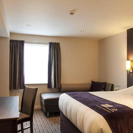 Premier Inn ทริง ภายนอก รูปภาพ