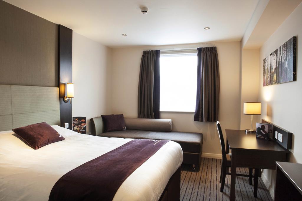 Premier Inn ทริง ภายนอก รูปภาพ