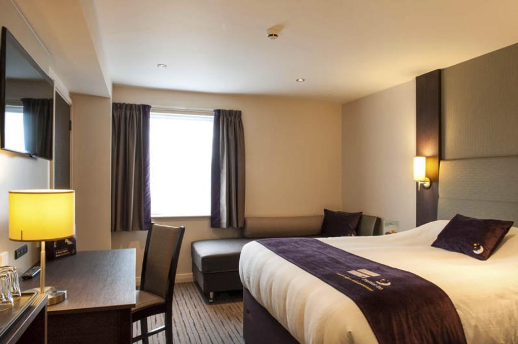 Premier Inn ทริง ภายนอก รูปภาพ