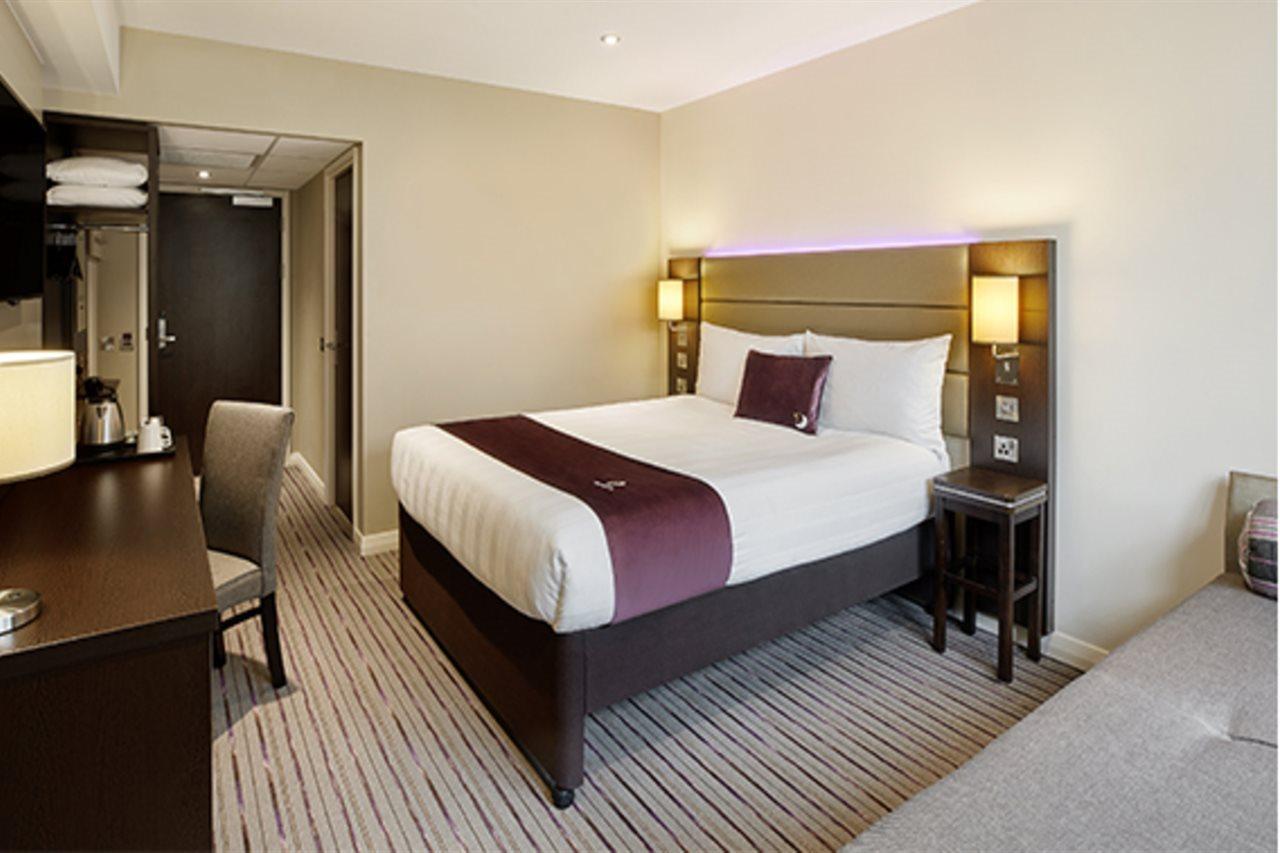 Premier Inn ทริง ภายนอก รูปภาพ