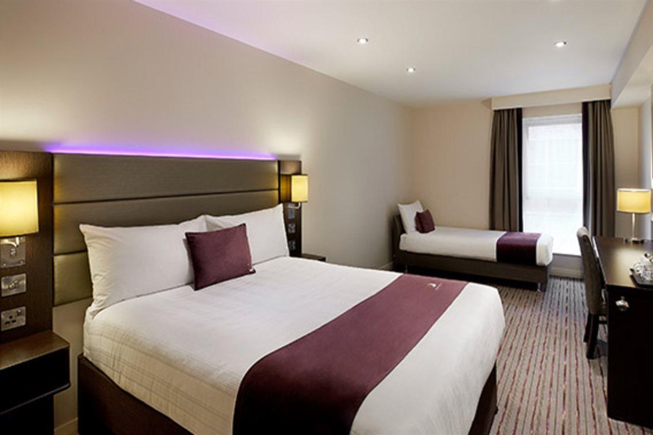 Premier Inn ทริง ภายนอก รูปภาพ